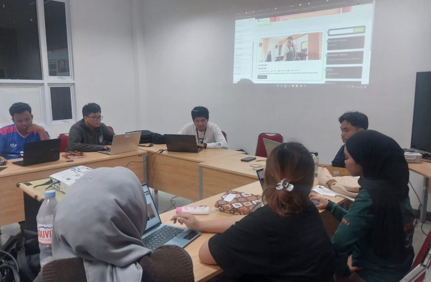 Mahasiswa Magang Berdampak Mandiri di UPA SDHS UNTAD Dibekali Keterampilan Membangun Website Profesional